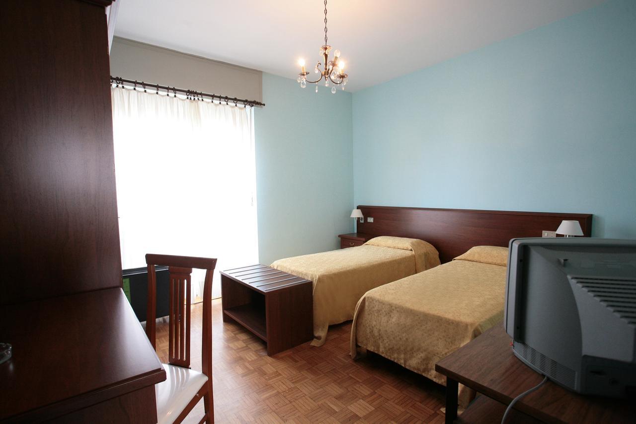 Hotel Ristorante Vittoria Сантия Экстерьер фото