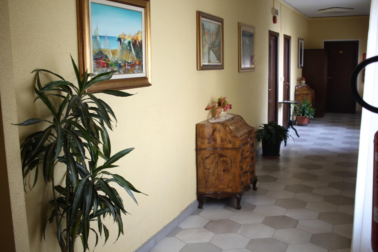 Hotel Ristorante Vittoria Сантия Экстерьер фото
