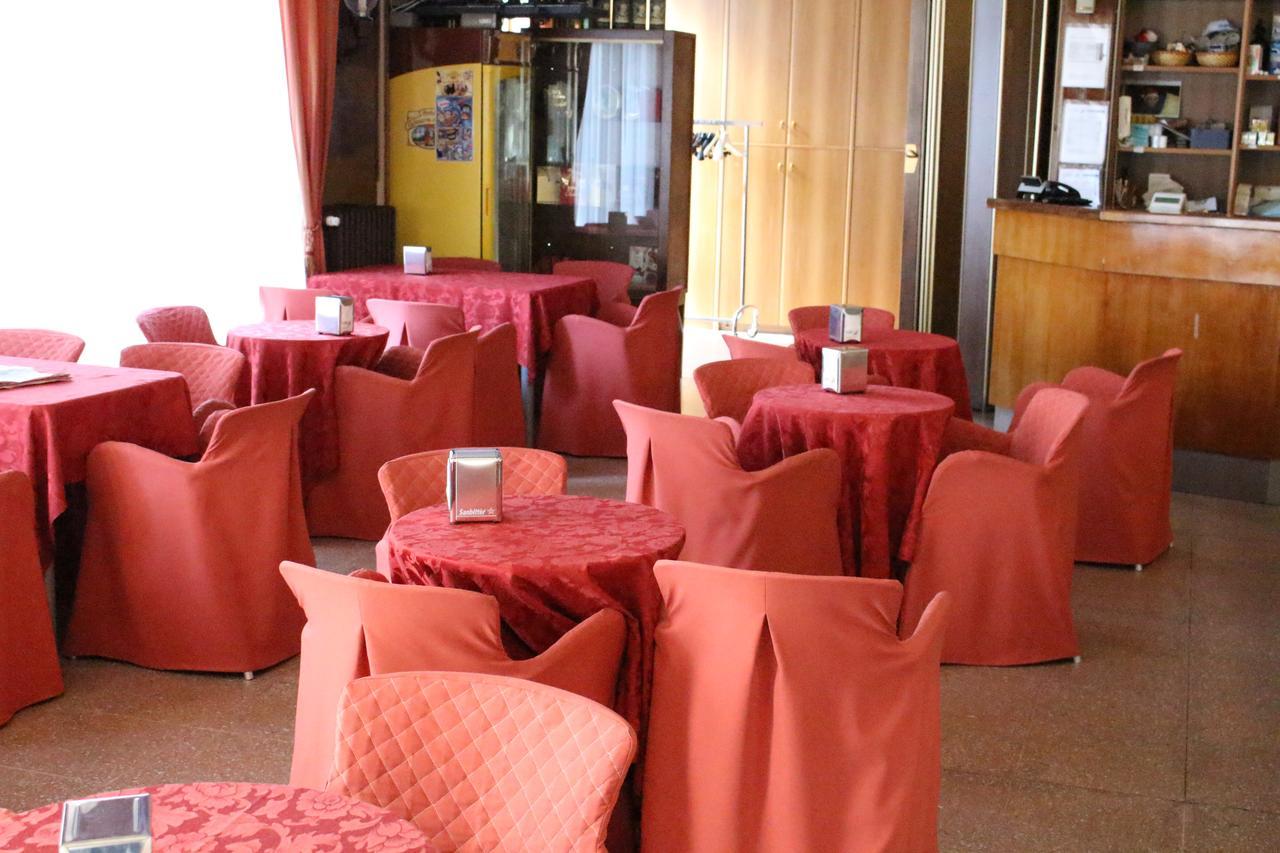 Hotel Ristorante Vittoria Сантия Экстерьер фото