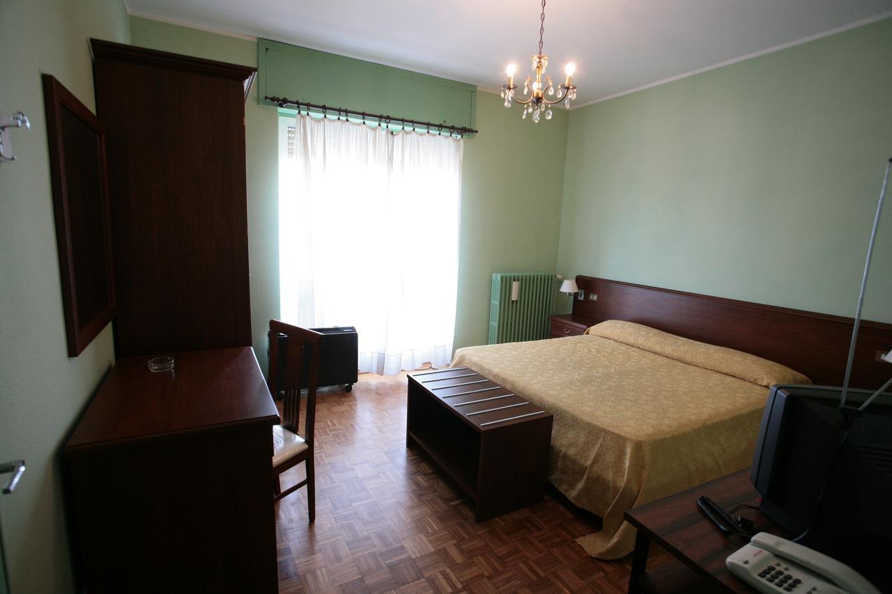 Hotel Ristorante Vittoria Сантия Экстерьер фото