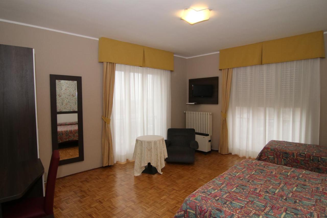 Hotel Ristorante Vittoria Сантия Экстерьер фото