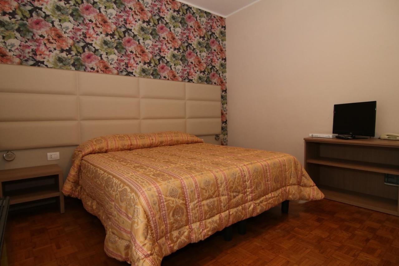 Hotel Ristorante Vittoria Сантия Экстерьер фото