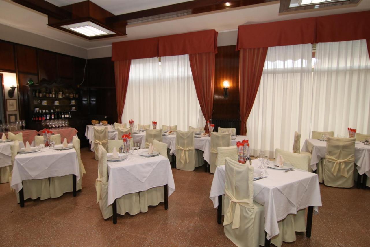 Hotel Ristorante Vittoria Сантия Экстерьер фото